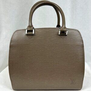 Excellent Condition Louis Vuitton Pont Neuf Bag in Tan